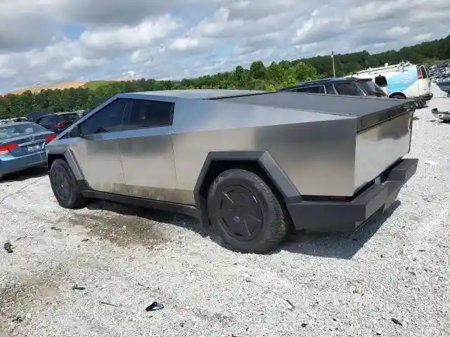 7G2CEHED4RA040504 2024 TESLA CYBERTRUCK-1