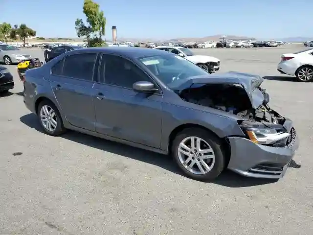 3VW2B7AJ4JM226346 2018 VOLKSWAGEN JETTA-3