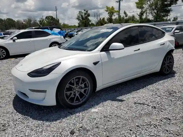 5YJ3E1EB4NF347564 2022 TESLA MODEL 3-0