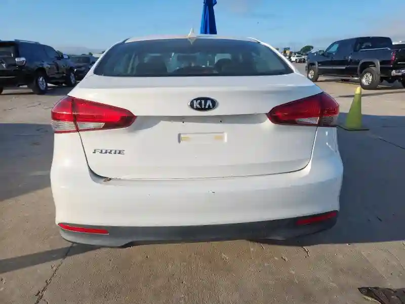 3KPFK4A72JE202516 2018 KIA FORTE-5
