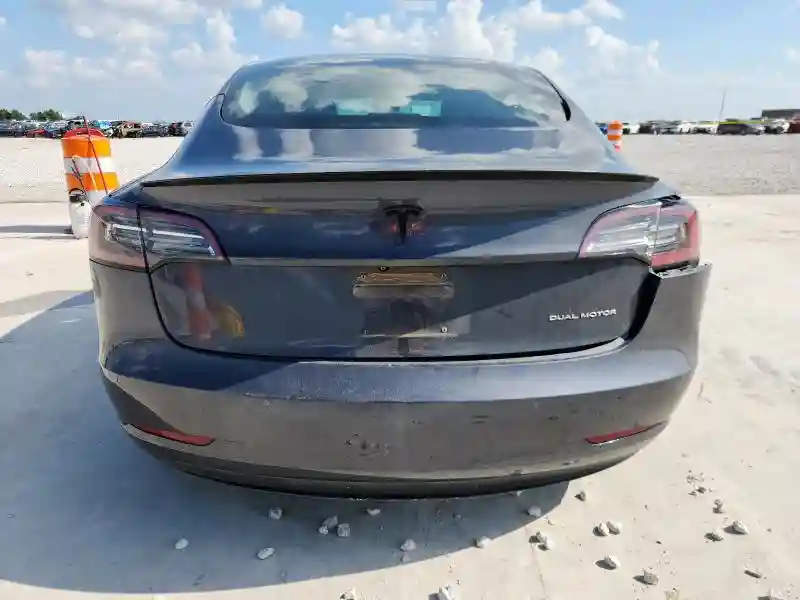 5YJ3E1EB0JF129079 2018 TESLA MODEL 3-5