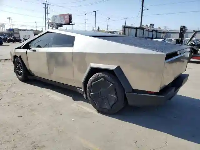 7G2CEHED4RA040048 2024 TESLA CYBERTRUCK-1