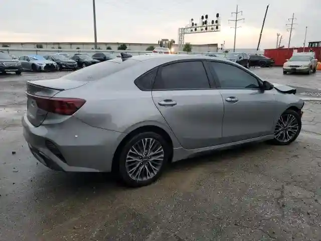 3KPF54AD1RE792037 2024 KIA FORTE-2