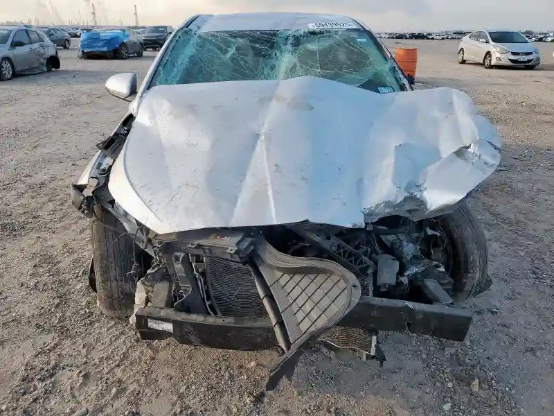 5NPD74LF2KH447634 2019 HYUNDAI ELANTRA-4