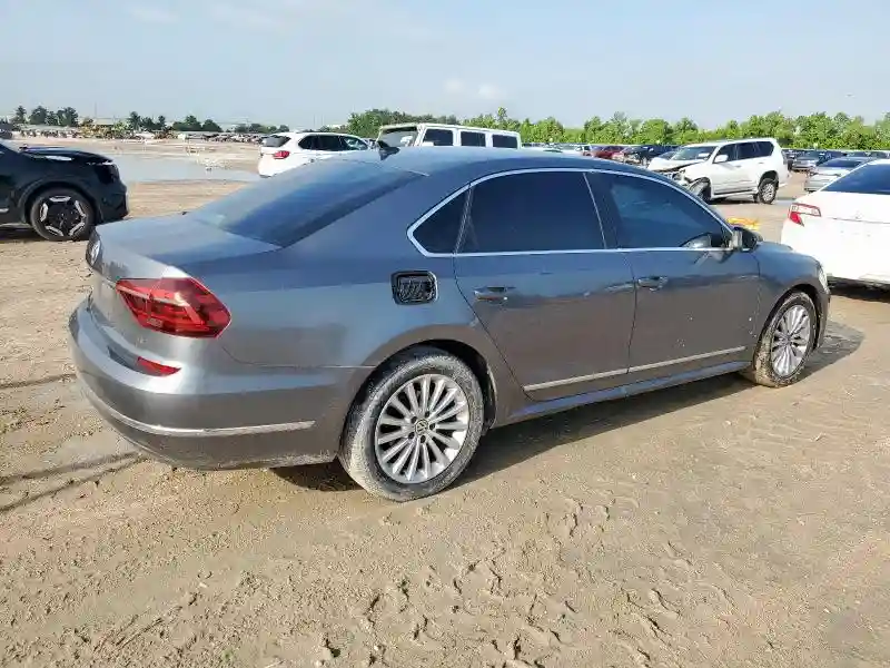 1VWBT7A35HC072207 2017 VOLKSWAGEN PASSAT-2