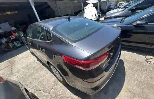 5XXGT4L36KG283458 2019 KIA OPTIMA-2