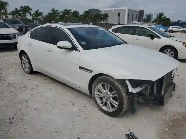 SAJAD4BG2HA965959 2017 JAGUAR XE-3