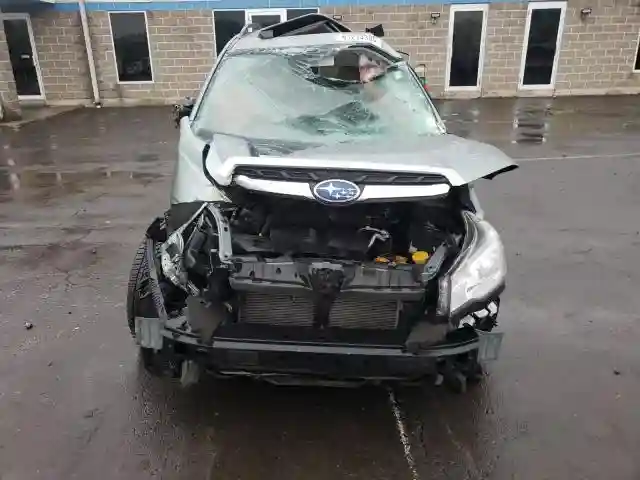 JF2SJAEC8HH528592 2017 SUBARU FORESTER-4