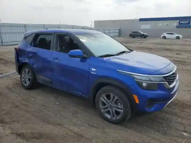 KNDEPCAA6M7176235 2021 KIA SELTOS-3