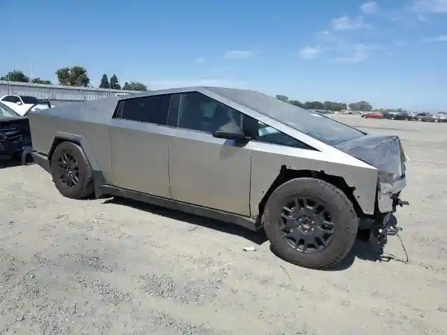 7G2CEHEDXRA010522 2024 TESLA CYBERTRUCK-3