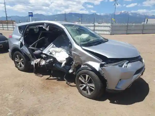 2T3RFREV3JW762296 2018 TOYOTA RAV4-3