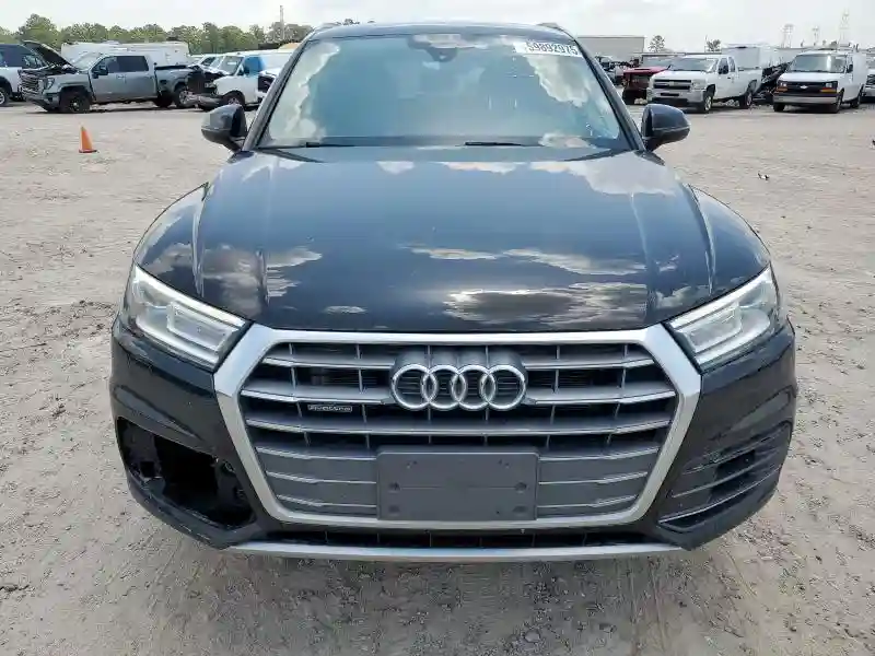 WA1ANAFY1J2140261 2018 AUDI Q5-4