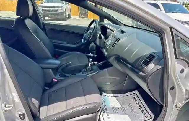 KNAFZ5A3XG5603747 2016 KIA FORTE-4