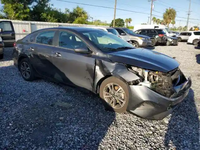 3KPF24AD9RE781618 2024 KIA FORTE-3