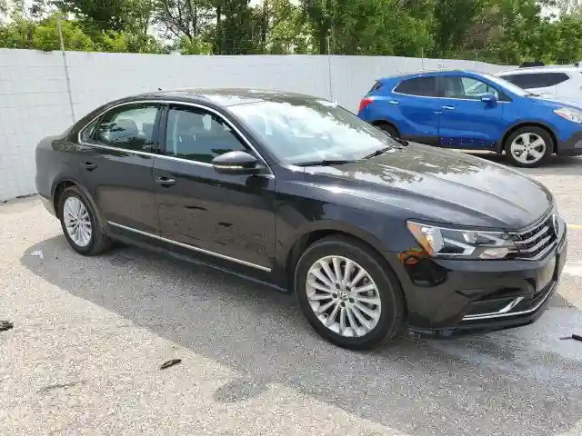 1VWBT7A32HC026981 2017 VOLKSWAGEN PASSAT-3