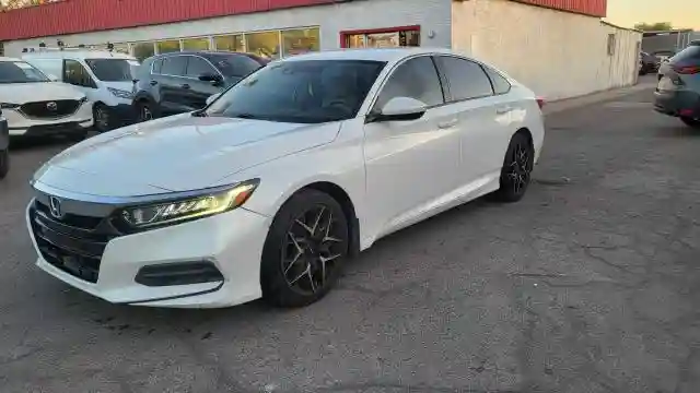 1HGCV1F15JA000836 2018 HONDA ACCORD-1