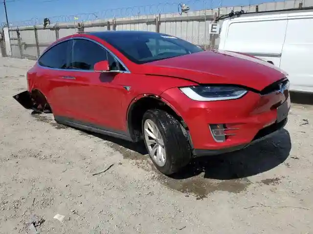 5YJXCBE24JF143676 2018 TESLA MODEL X-3