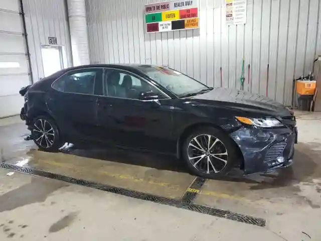4T1B11HK4JU153570 2018 TOYOTA CAMRY-3