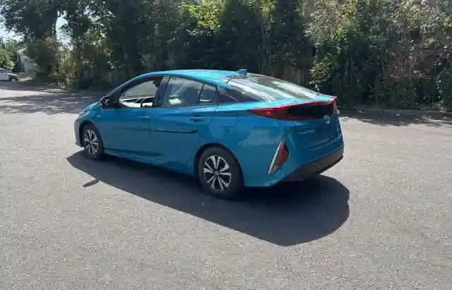 JTDKARFP6K3105819 2019 TOYOTA PRIUS-2