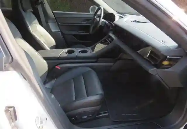 WP0BA2Y19NSA67581 2022 PORSCHE TAYCAN-4