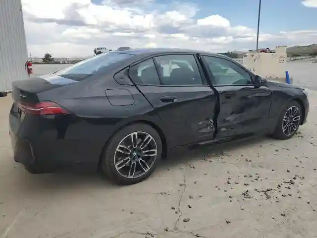 WBA43FJ06SCU82353 2025 BMW 5 SERIES-2