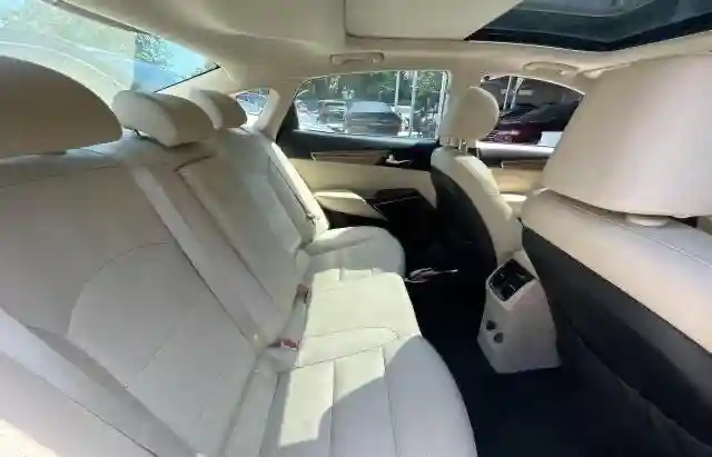 KNALC4J1XH5063296 2017 KIA CADENZA-5