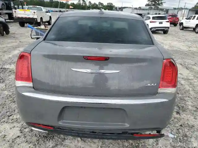 2C3CCAAG4JH168246 2018 CHRYSLER 300-5