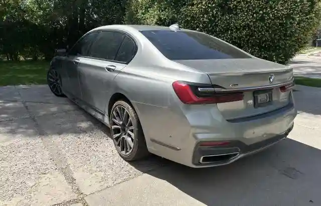 WBA7U2C05LGJ59633 2020 BMW 7 SERIES-2