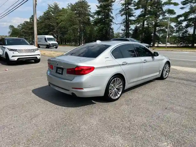 WBAJA9C59JG623166 2018 BMW 5 SERIES-3