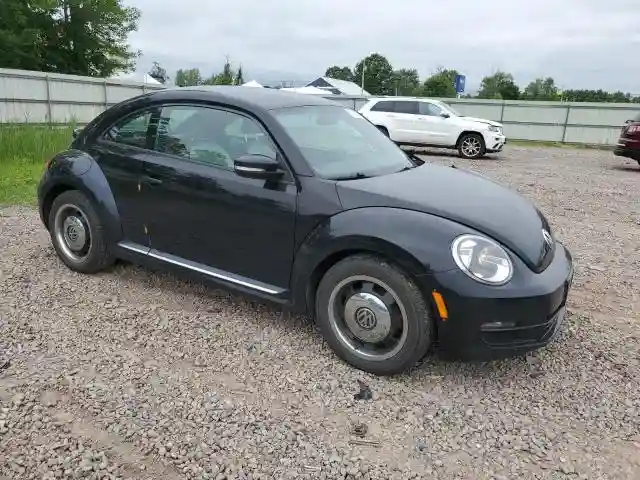 3VWF17AT9FM609812 2015 VOLKSWAGEN BEETLE-3