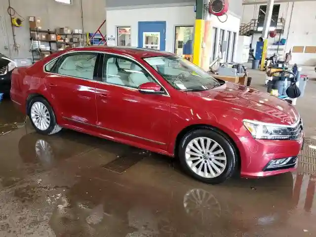 1VWBT7A35HC062793 2017 VOLKSWAGEN PASSAT-3
