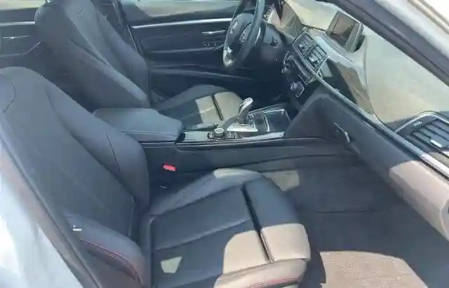 WBA8B9G3XHNU56519 2017 BMW 3 SERIES-4