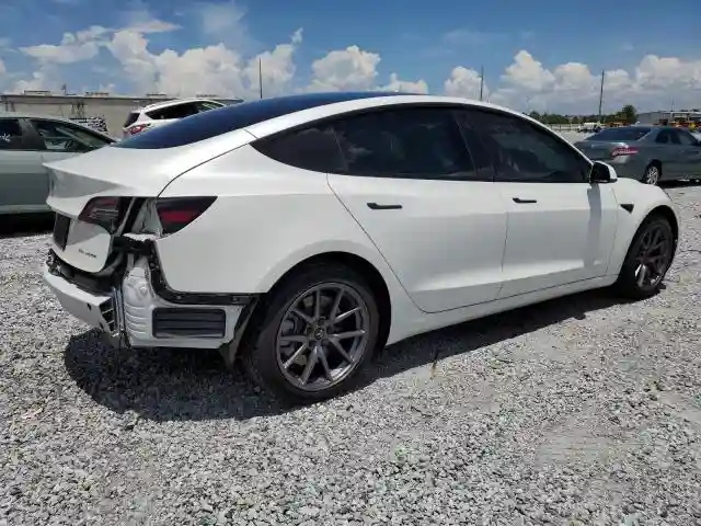5YJ3E1EB4NF347564 2022 TESLA MODEL 3-2