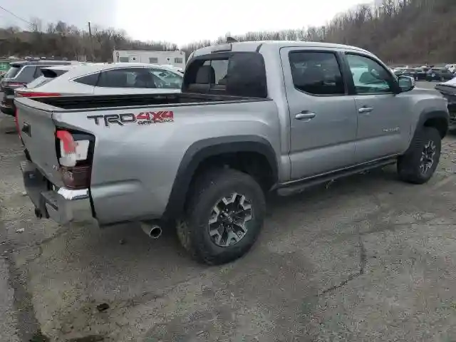 3TMCZ5AN2JM122416 2018 TOYOTA TACOMA-2