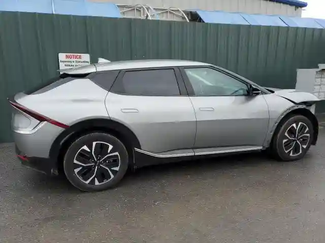 KNDC34LA1P5130110 2023 KIA EV6 LIGHT-2