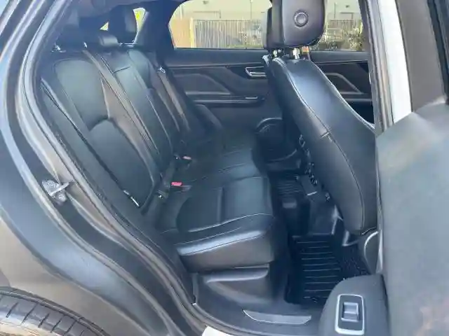SADCJ2FX2KA610557 2019 JAGUAR F-PACE-5
