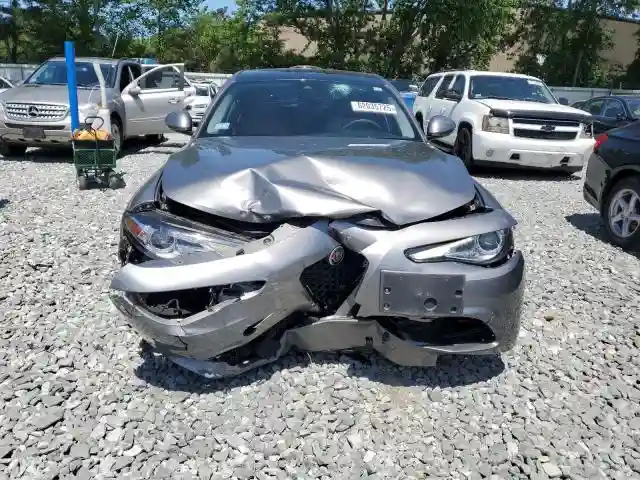 ZARFAEDN2H7555776 2017 ALFA ROMEO GIULIA-4