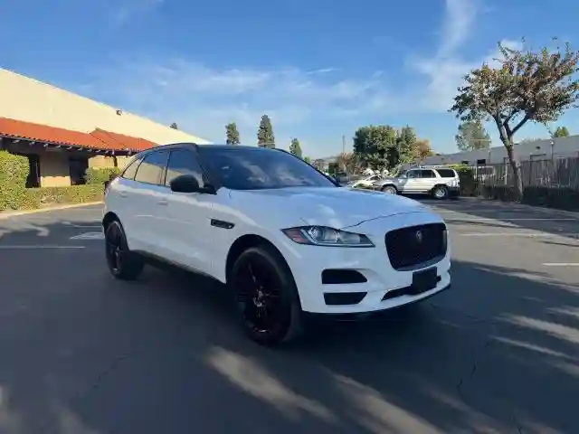 SADCJ2FX2KA610557 2019 JAGUAR F-PACE-0
