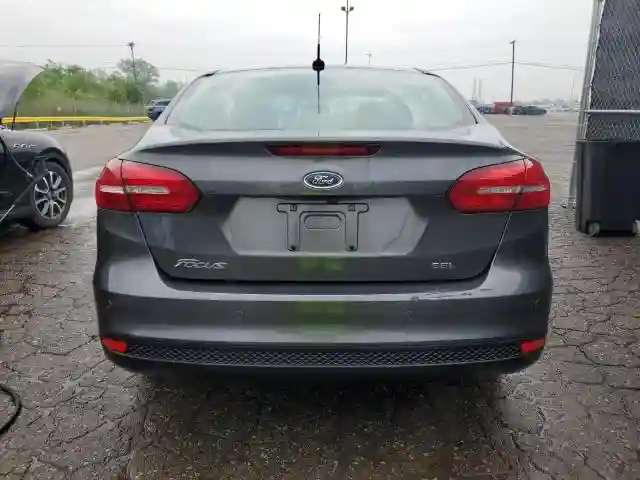 1FADP3H22JL323539 2018 FORD FOCUS-5