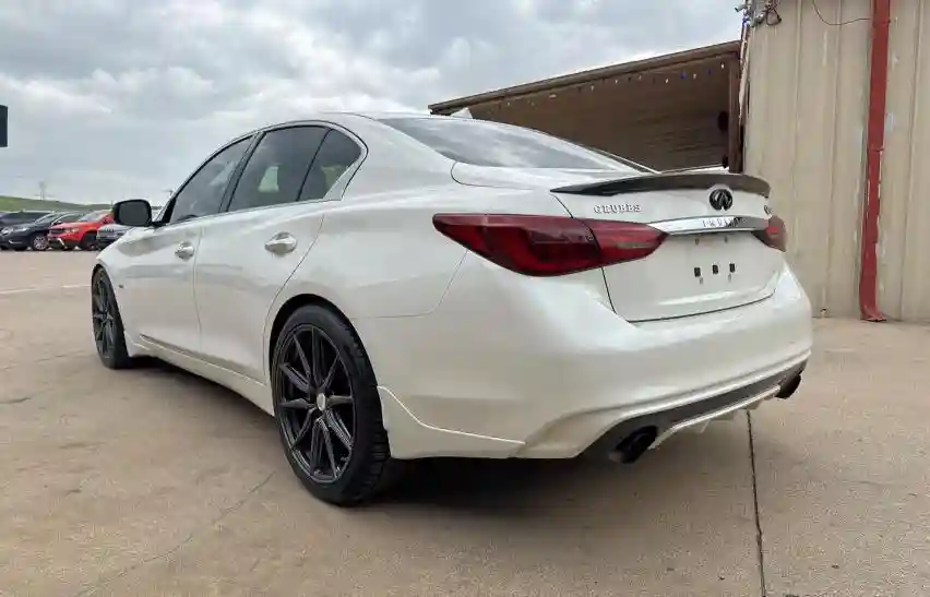 JN1EV7APXJM359784 2018 INFINITI Q50-2