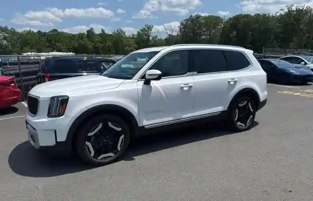 5XYP3DGC9PG338742 2023 KIA TELLURIDE-1