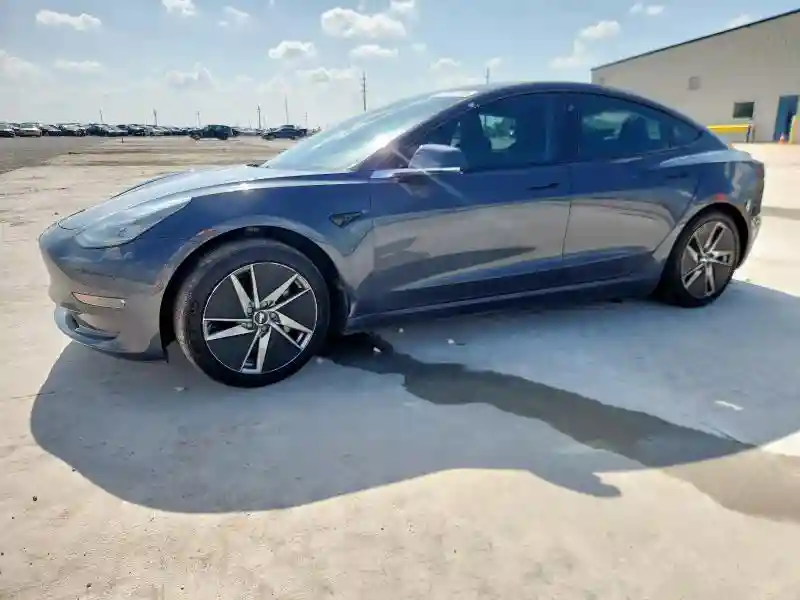 5YJ3E1EB0JF129079 2018 TESLA MODEL 3-0