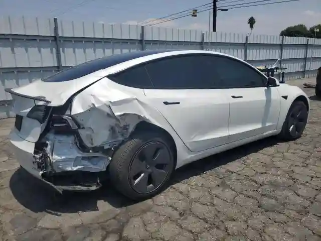 5YJ3E1EA8NF203832 2022 TESLA MODEL 3-2