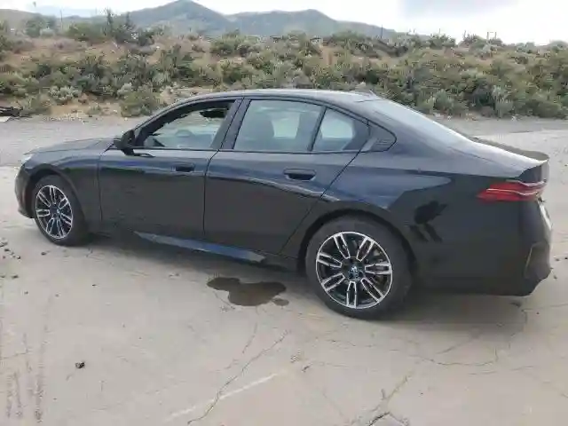 WBA43FJ06SCU82353 2025 BMW 5 SERIES-1