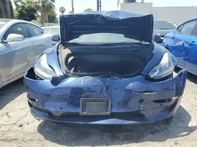 5YJ3E1EAXNF304452 2022 TESLA MODEL 3-4