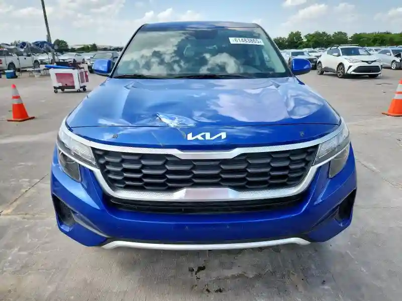 KNDEPCAA2P7369678 2023 KIA SELTOS-4