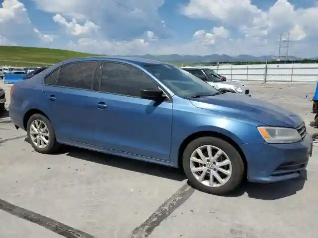 3VWD17AJ2FM240233 2015 VOLKSWAGEN JETTA-3