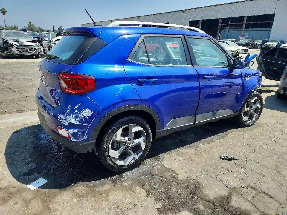 KMHRC8A3XSU371082 2025 HYUNDAI VENUE-2