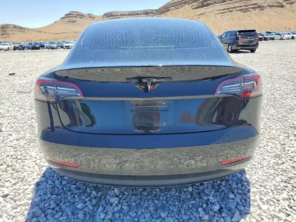 5YJ3E1EA7JF075951 2018 TESLA MODEL 3-5