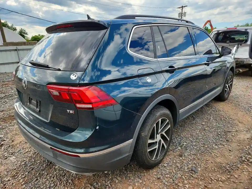 3VV3B7AX4JM025642 2018 VOLKSWAGEN TIGUAN-2